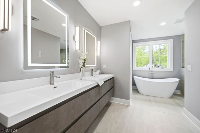 17 Arlington Dr, Livingston Twp., NJ 07039
