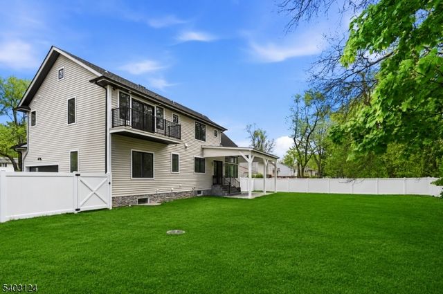 17 Arlington Dr, Livingston Twp., NJ 07039