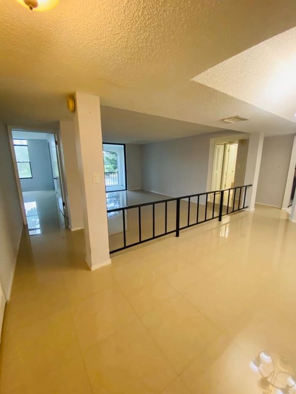 3760 Inverrary Dr 2H, Lauderhill, FL 33319