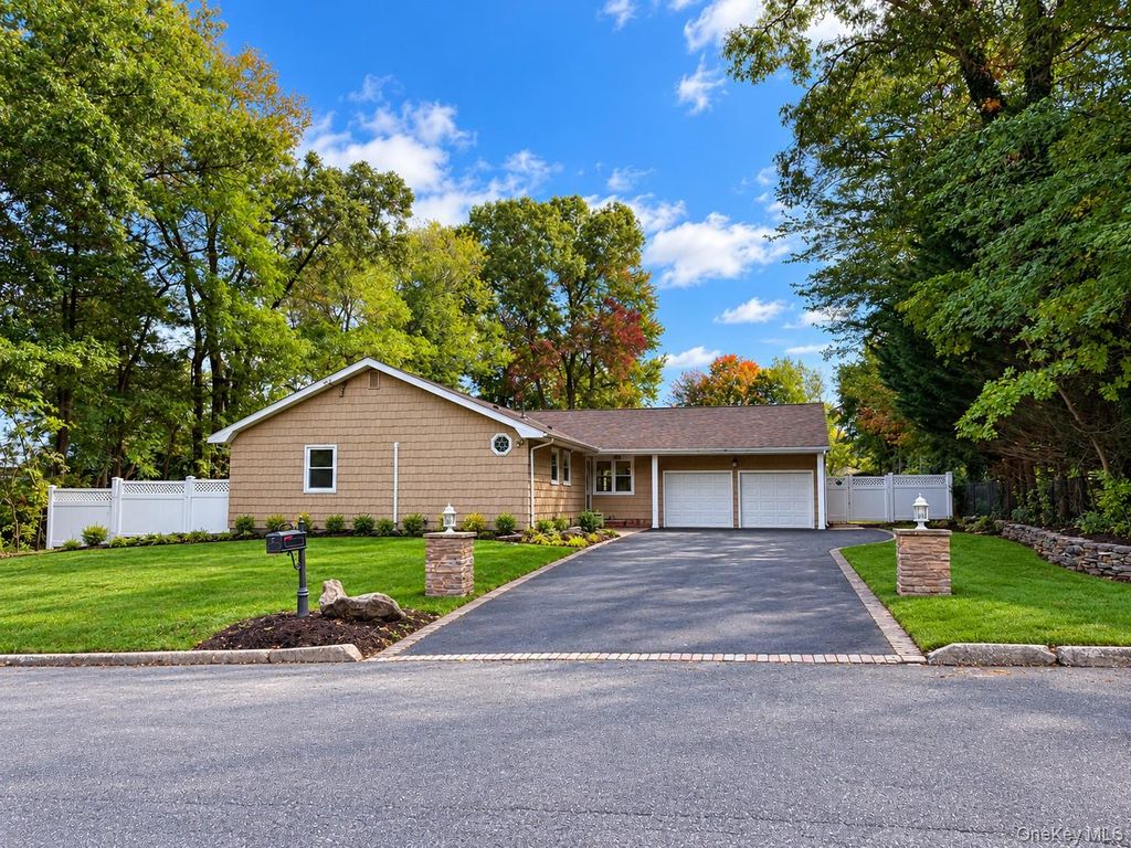 395 Ridgefield Road, Hauppauge, NY 11788 — exterior