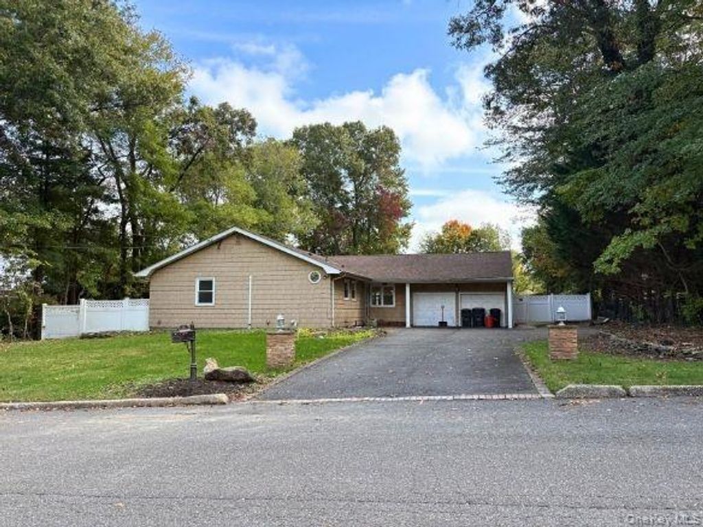 395 Ridgefield Road, Hauppauge, NY 11788 — photo 2