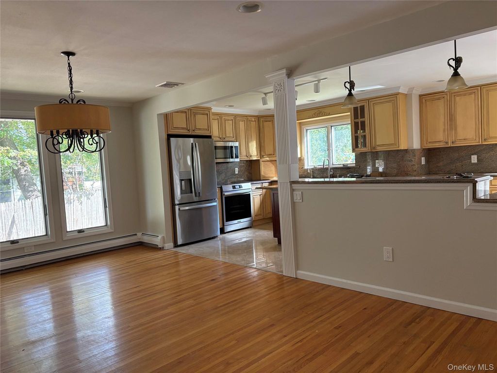 395 Ridgefield Road, Hauppauge, NY 11788 — photo 4