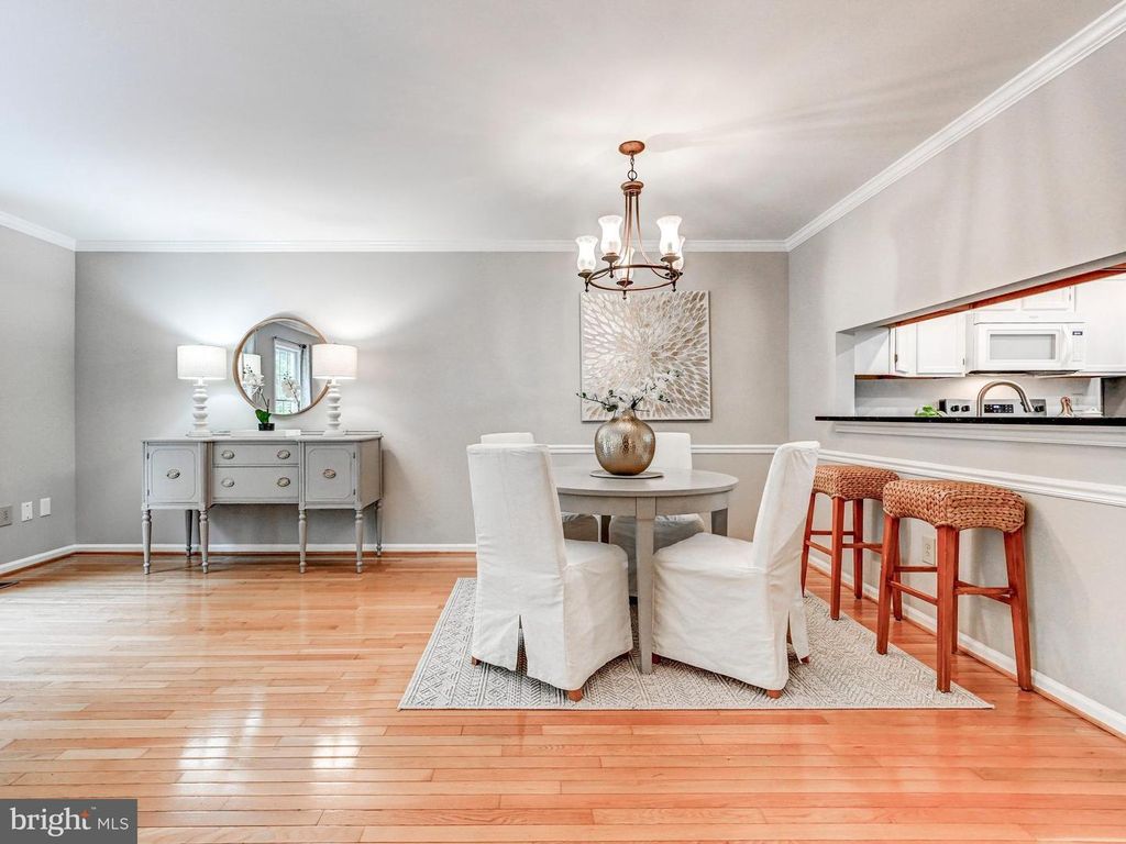 Image 9 of property listing at 9345 BREAMORE CT, Laurel, MD 20723