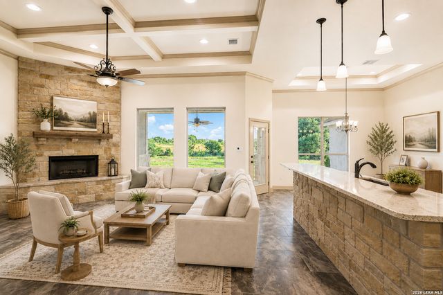 8918 NEW SULPHUR SPRINGS RD, San Antonio, TX 78263