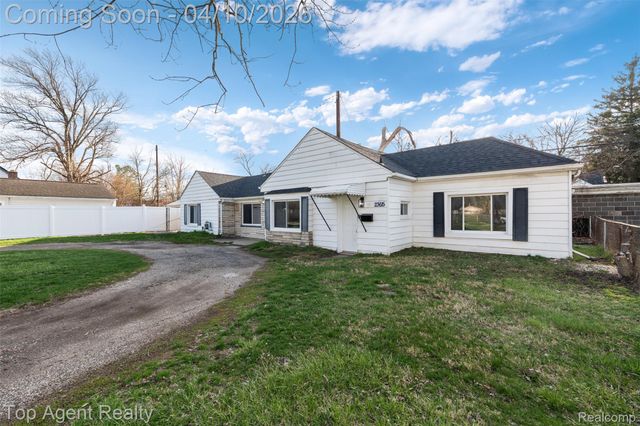 23615 Columbus Avenue, Warren, MI 48089