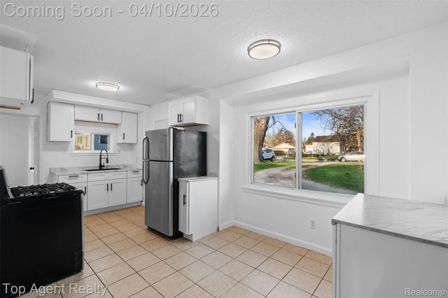 23615 Columbus Avenue, Warren, MI 48089