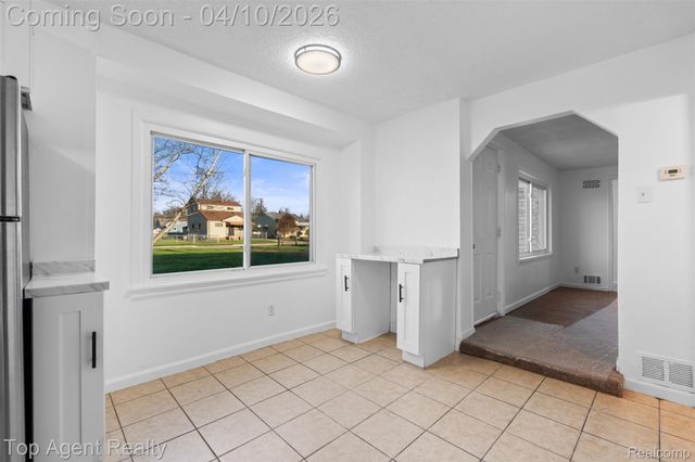 23615 Columbus Avenue, Warren, MI 48089