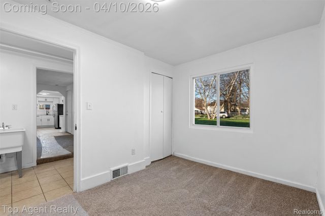 23615 Columbus Avenue, Warren, MI 48089