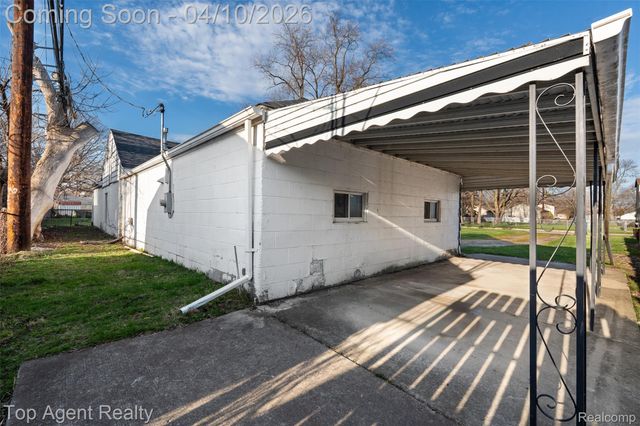 23615 Columbus Avenue, Warren, MI 48089