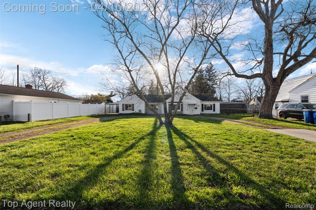 23615 Columbus Avenue, Warren, MI 48089