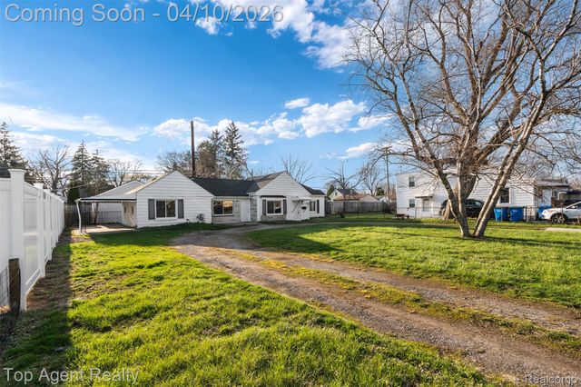 23615 Columbus Avenue, Warren, MI 48089