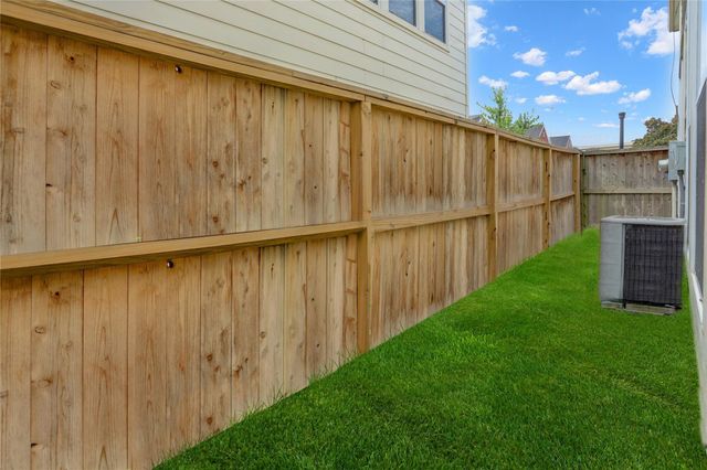 1737 Aden Mist Drive, Houston, TX 77003