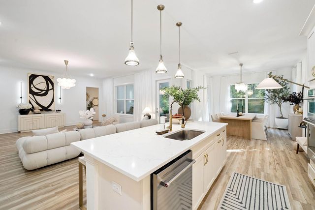 160 N J Hunter's Way, Freeport, FL 32439