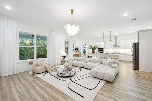 160 N J Hunter's Way, Freeport, FL 32439