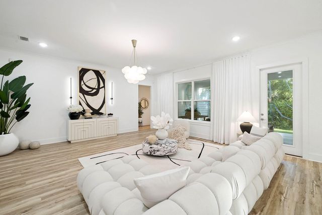 160 N J Hunter's Way, Freeport, FL 32439