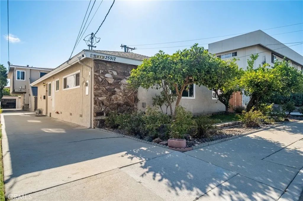 25912 Viana Ave., Lomita, CA 90717