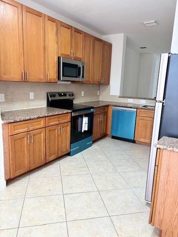 1972 NE 5th St 1972, Boynton Beach, FL 33435