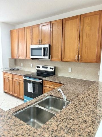 1972 NE 5th St 1972, Boynton Beach, FL 33435