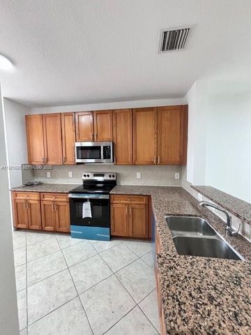 1972 NE 5th St 1972, Boynton Beach, FL 33435