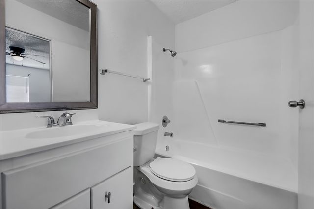 6641 Rhine Dr B, Corpus Christi, TX 78412