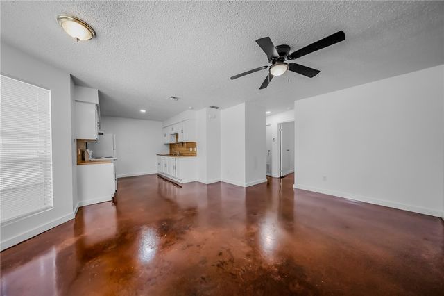6641 Rhine Dr B, Corpus Christi, TX 78412