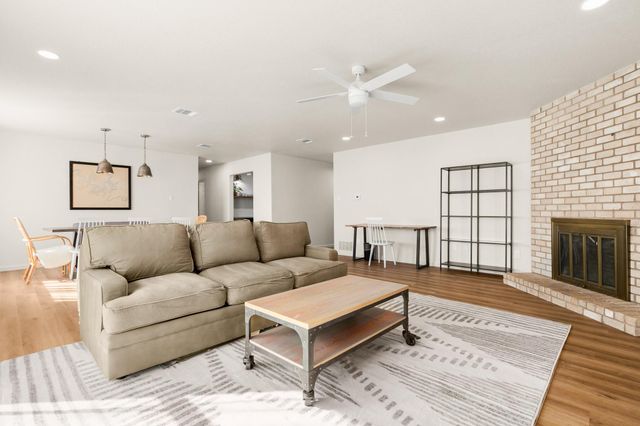 1611 W Mesa Park DR, Round Rock, TX 78664