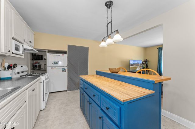 28 Kile Drive, Glenville, NY 12302