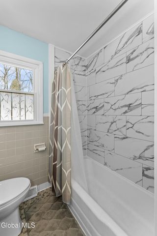 28 Kile Drive, Glenville, NY 12302