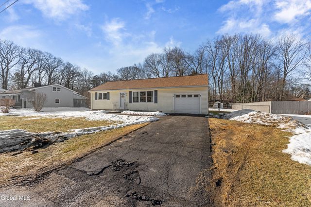 28 Kile Drive, Glenville, NY 12302