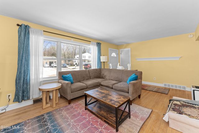 28 Kile Drive, Glenville, NY 12302