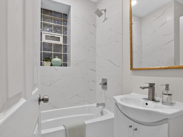 3169 W Monroe Street, Chicago, IL 60612