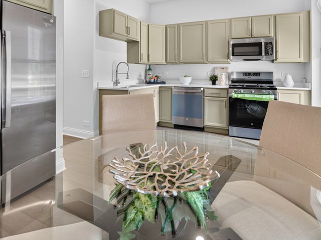 3169 W Monroe Street, Chicago, IL 60612