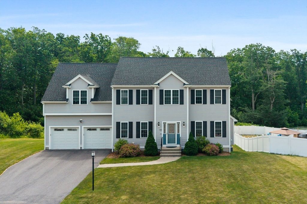 103 Mceachron Dr, Stoughton, MA 02072