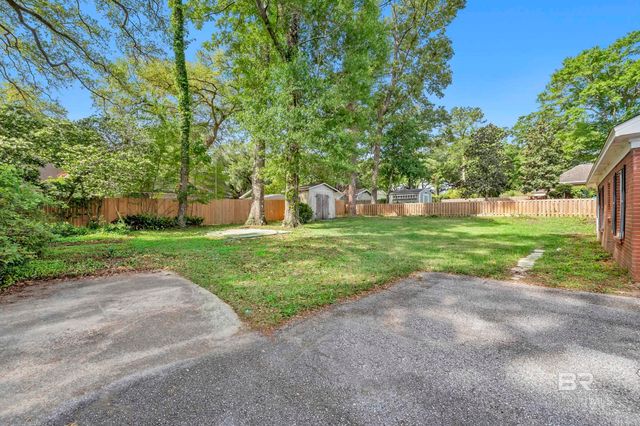 160 Country Club Drive, Daphne, AL 36526