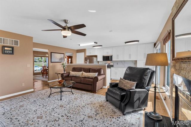 3572 Pearson Pointe Court, St Louis, MO 63129