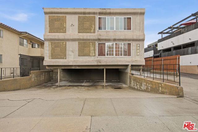 3743 Mclaughlin Avenue 12, Los Angeles, CA 90066