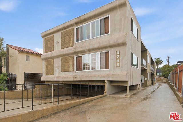 3743 Mclaughlin Avenue 12, Los Angeles, CA 90066