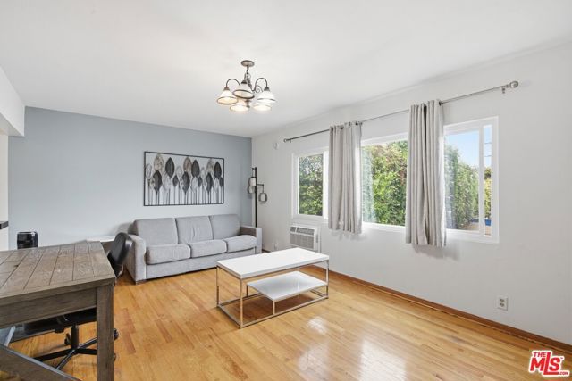 3743 Mclaughlin Avenue 12, Los Angeles, CA 90066