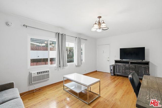 3743 Mclaughlin Avenue 12, Los Angeles, CA 90066