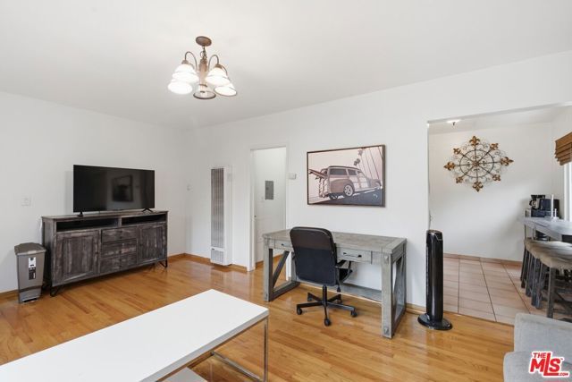 3743 Mclaughlin Avenue 12, Los Angeles, CA 90066