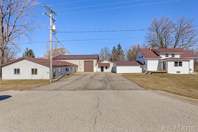 5423 E Howard City-Edmore, Cedar Lake, MI 48829