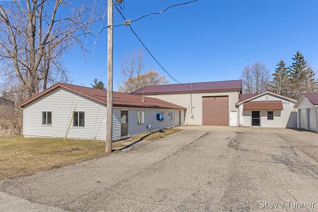 5423 E Howard City-Edmore, Cedar Lake, MI 48829