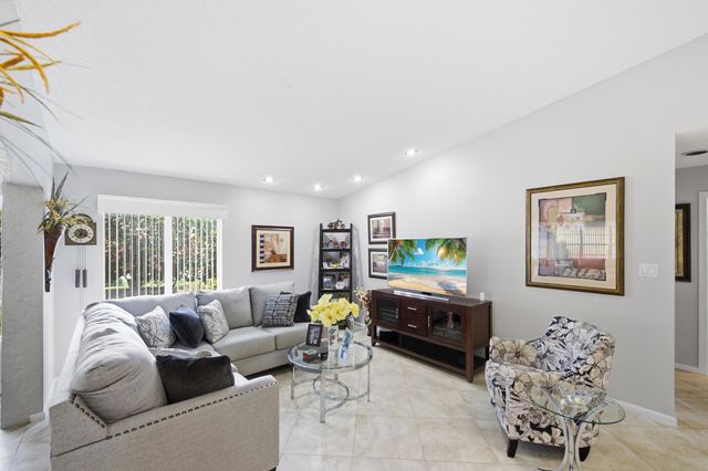 5743 Lakeview Mews Drive, Boynton Beach, FL 33437