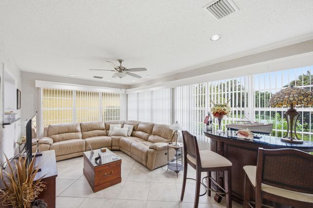 5743 Lakeview Mews Drive, Boynton Beach, FL 33437