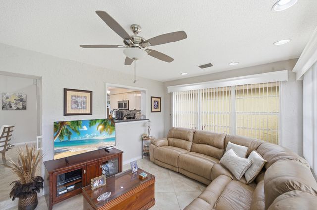 5743 Lakeview Mews Drive, Boynton Beach, FL 33437