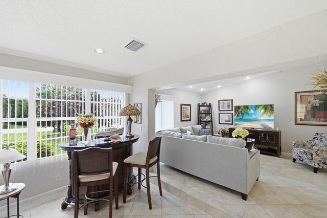 5743 Lakeview Mews Drive, Boynton Beach, FL 33437
