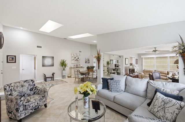 5743 Lakeview Mews Drive, Boynton Beach, FL 33437
