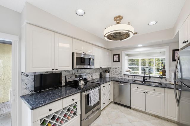 5743 Lakeview Mews Drive, Boynton Beach, FL 33437