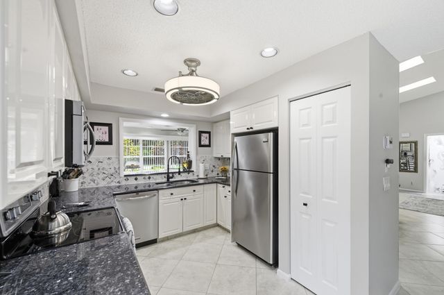 5743 Lakeview Mews Drive, Boynton Beach, FL 33437