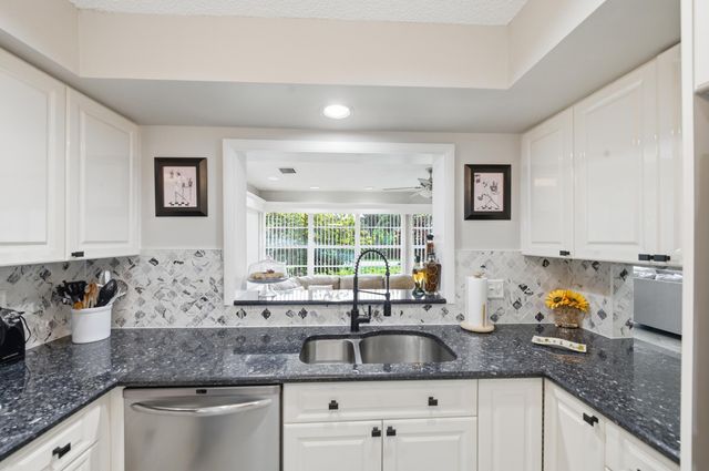 5743 Lakeview Mews Drive, Boynton Beach, FL 33437